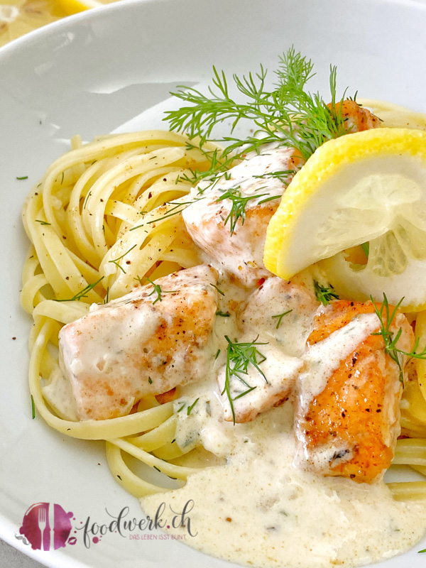 Leichte Zitronensauce mit Lachs und Pasta