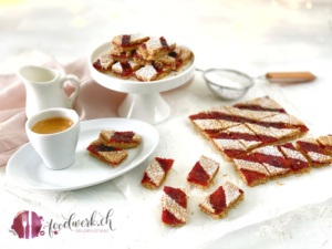 Linzerschnittchen mit Kaffee