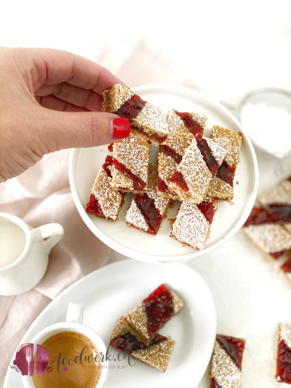 Linzerschnitte mit Hand