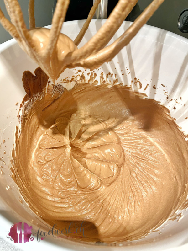Schokoladen Mascarpone Masse nach dem aufschlagen mit rahm