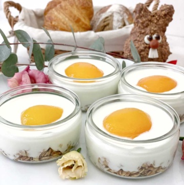 Granola falsches Spiegelei mit Jogurt zum Osterbrunch