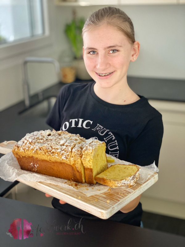 Liv mit Dinkel Streusel Cake