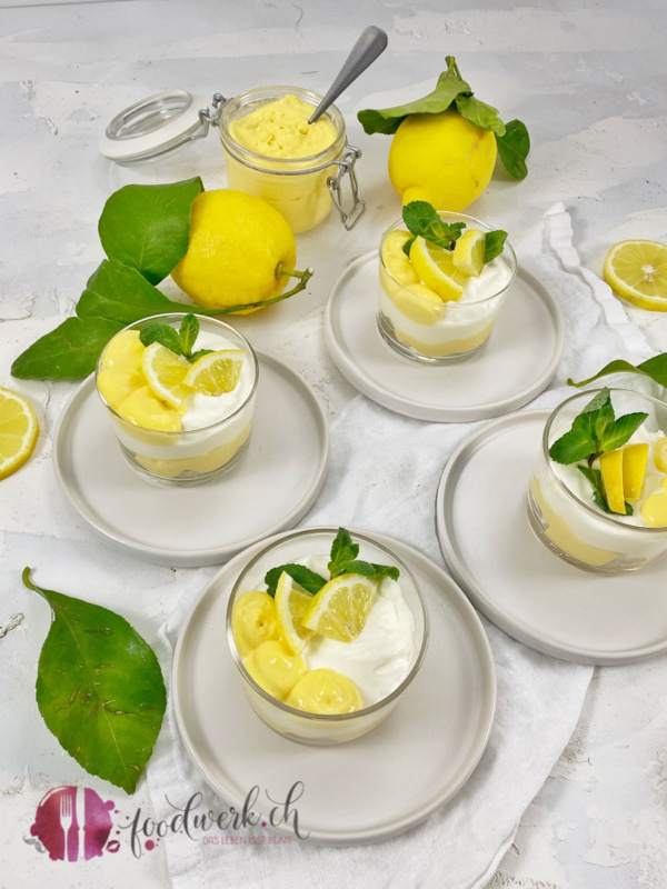 Zitronenschichtdessert mit Lemoncurd und Merengues