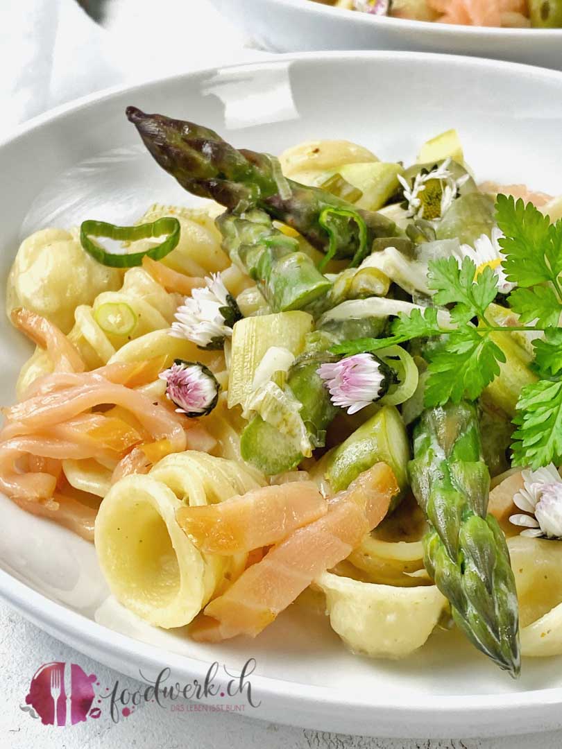 Pasta mit cremigen Spargelragout und Rauchlachs | Food-Blog Schweiz ...