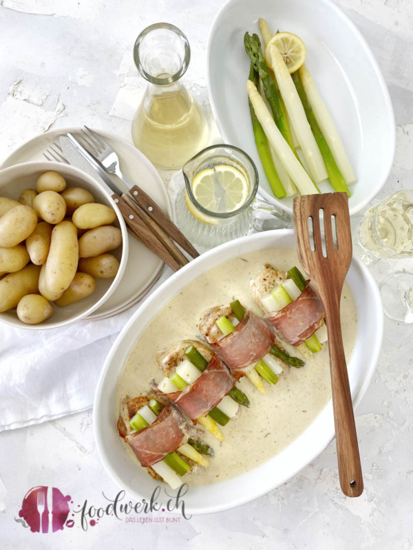 Spargel Schnitzel in Gratinschale mit Beilagen