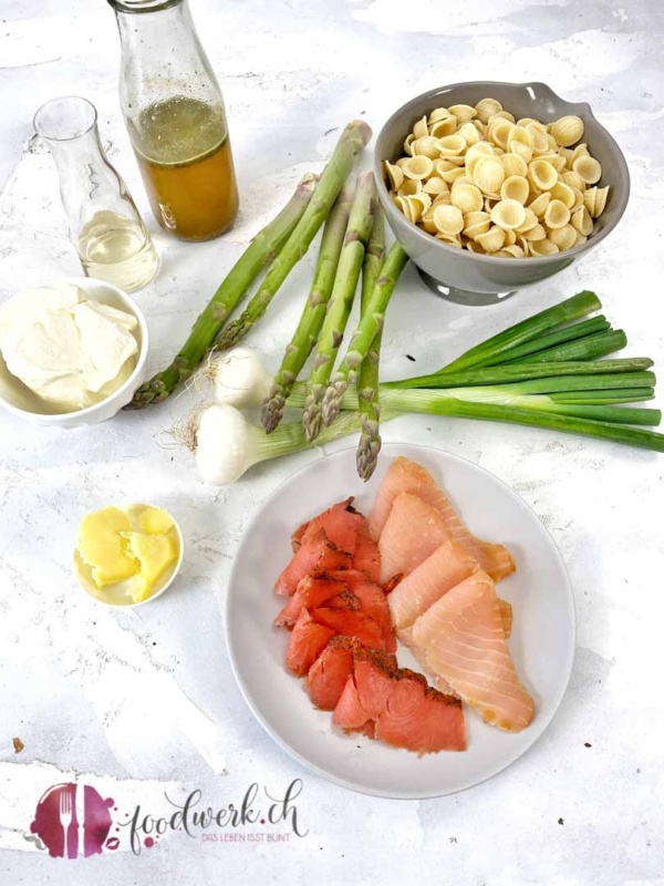 Zutaten für die Pasta mit Spargeln und Rauchlachs