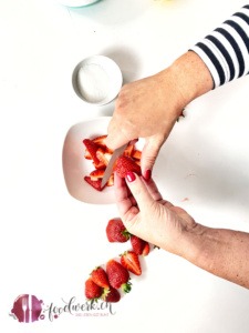 Erdbeeren vierteln