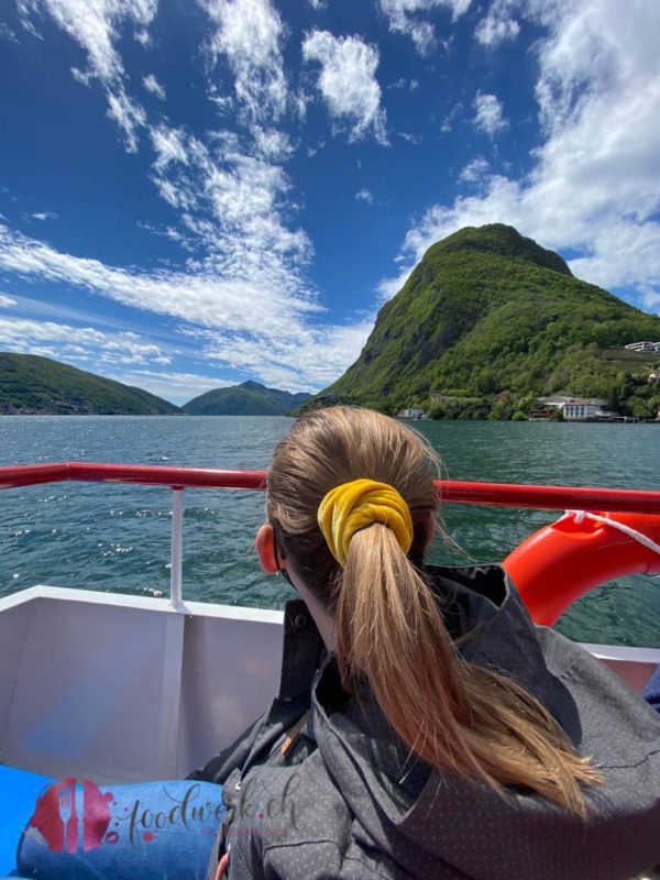 Liv mit Blick auf den San Salvatore, der Zuckerhut vom Tessin