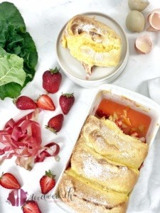 Salzburger Nocken mit Rhabarber und Erdbeeren