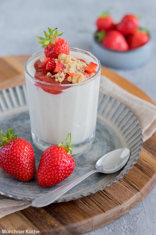 Erdbeer Schichtdessert von Münchner Küche