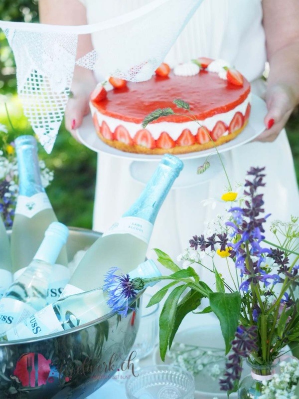 Erdbeer Torte für Midsommar Buffet