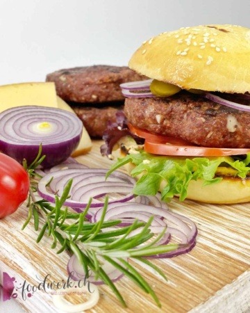 Raclette Suisse Burger im Burger Bun