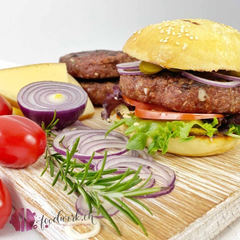 Raclette Suisse Burger im Burger Bun