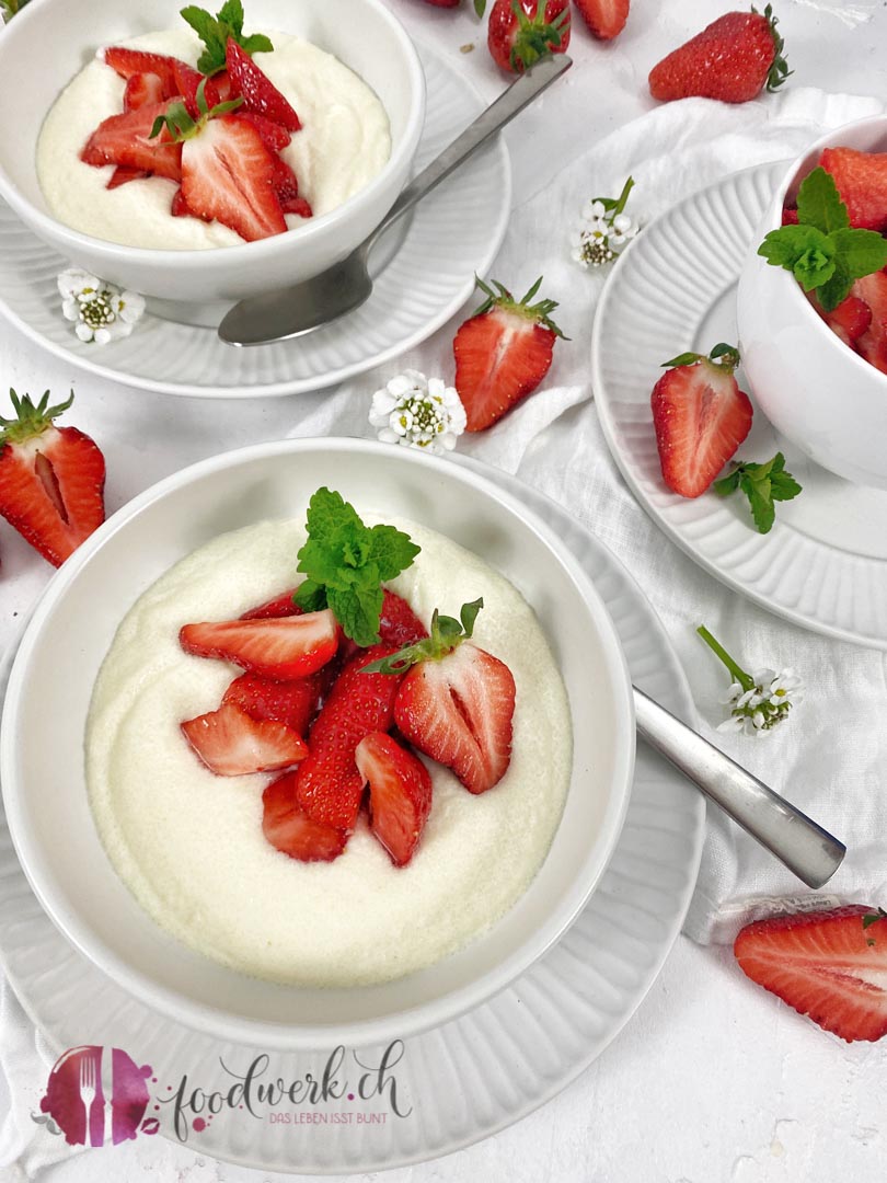 Luftige Griesscreme mit Erdbeeren nach Omas Rezept | Food-Blog Schweiz ...