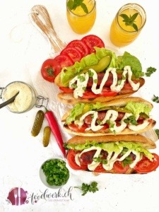 Grill Hot dog mit der besten Hot Dog Sauce
