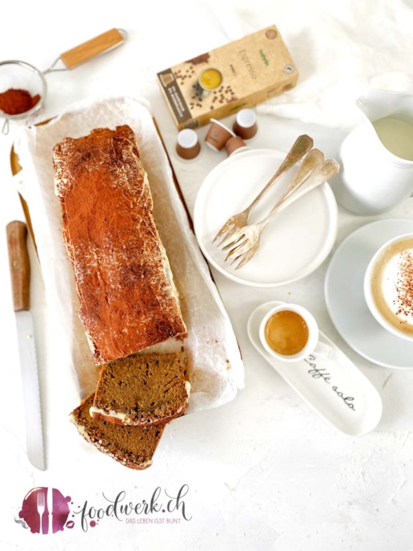 Cappuccino Cake von oben mit Espresso Kapseln von Nahrin