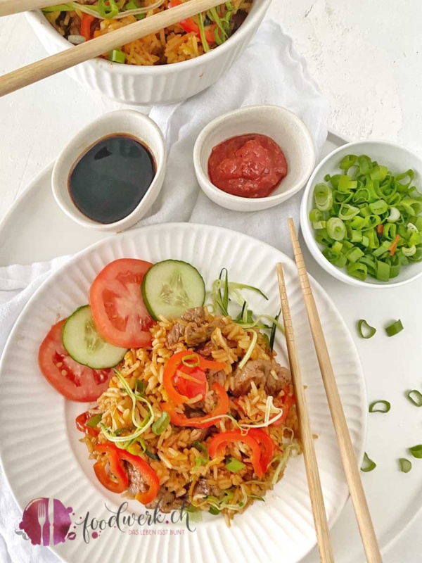 Chop Suey mit frischem Gemüse und Rindfleisch