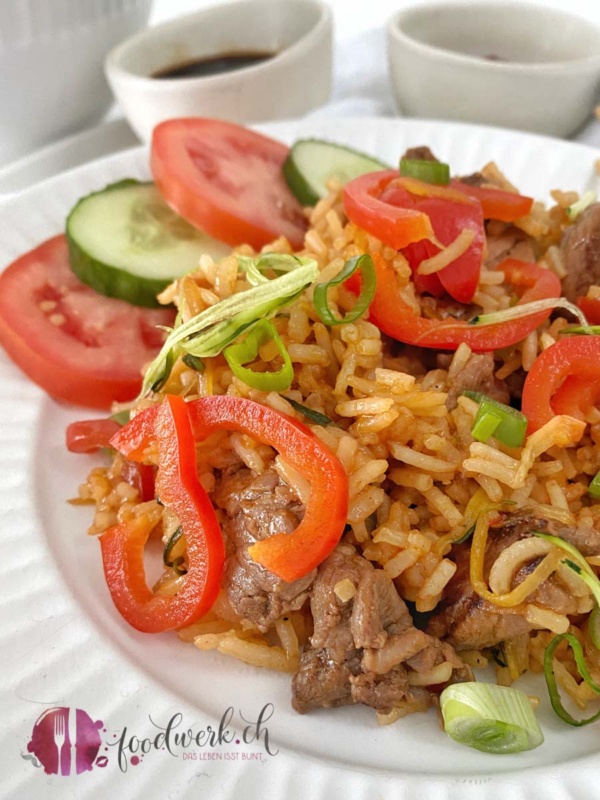 Chop Suey mit angebratenem Rindfleisch