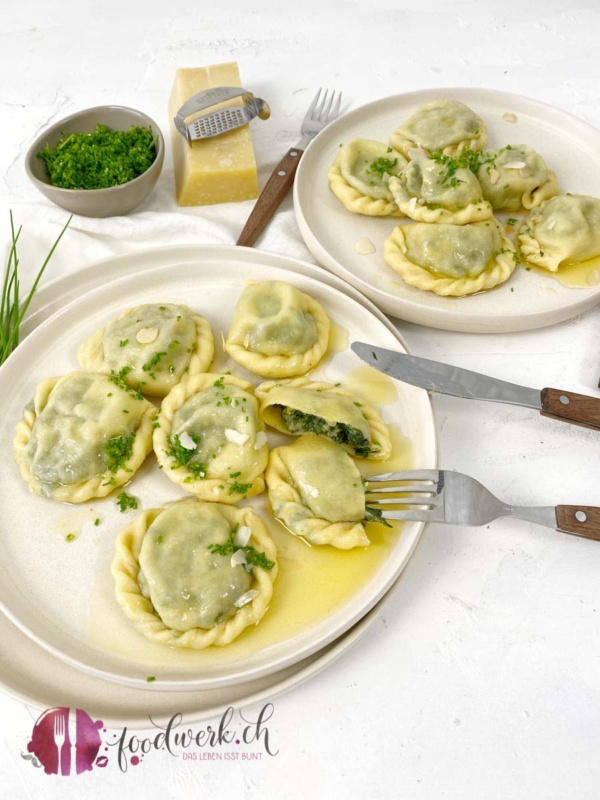 SChlutzkrapfen mit Spinat und brauner Butter