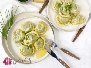 SChlutzkrapfen gefüllt mit Spinat und brauner Butter