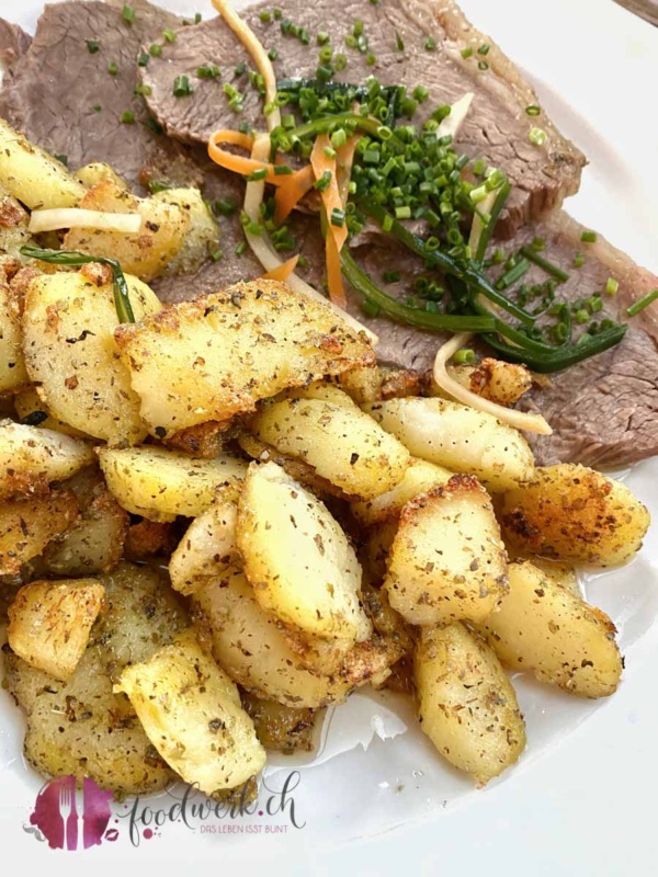 Tafelspitz mit Röstkartoffeln im Dorfkrug