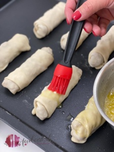 mini birnen strudel mit fluessiger butter bepinseln