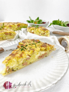 Kartoffelwähe mit Raclette und Cervelat oder auch Büetzer Wähe