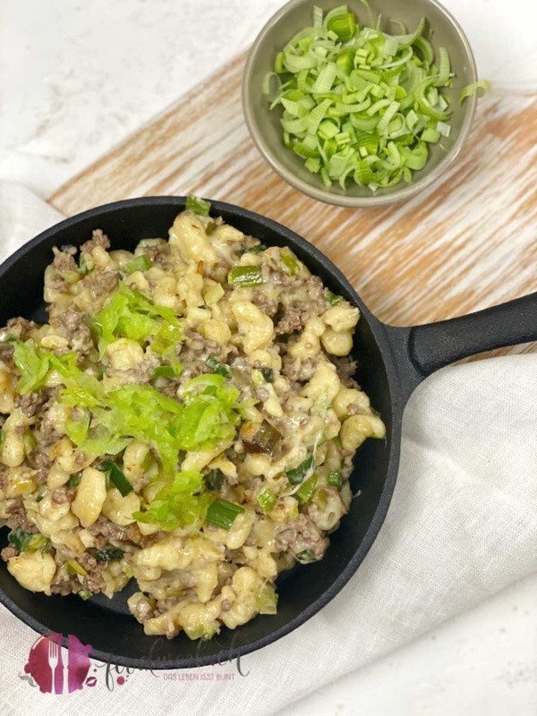 Schnelle Spätzli Pfanne mit Hackfleisch und Lauch