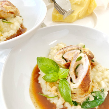 Involtini gefüllt mit Sbrinz, Tomaten und Frischkäse auf Risotto mit Balsamicosauce