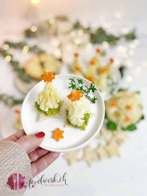 DInkel Cracker mit Erbsenguacamole und Tete de moine