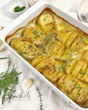 Knoblauch Schmelzkartoffeln in der Gratinschale mit Knoblauchsauce