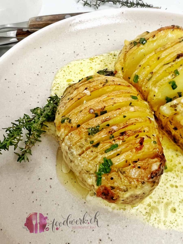 Knoblauch Schmelzkartoffeln auf Teller