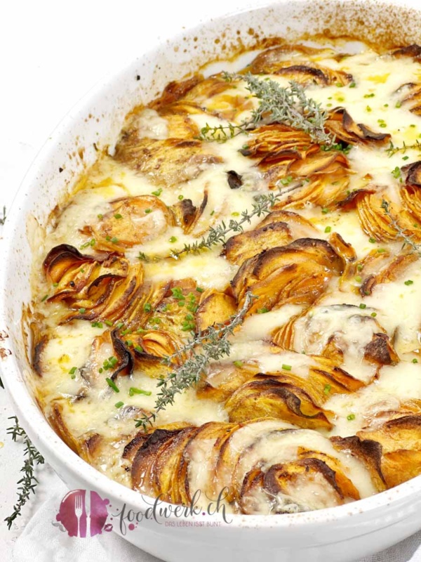 Gratin mit Süsskartoffeln, Käse und Hackfleisch