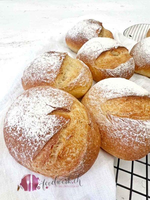 braun gebackene Joghurt Brötchen