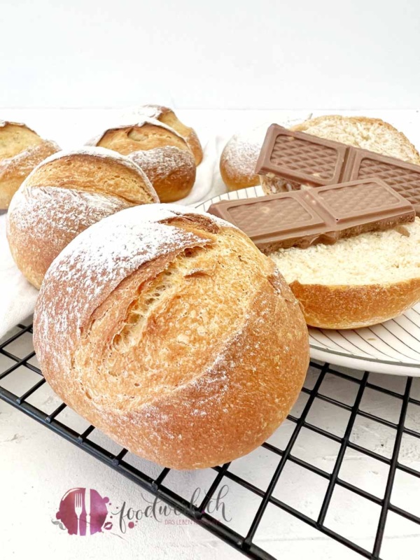 Knuspriges Joghurt Brötchen mit Schokolade