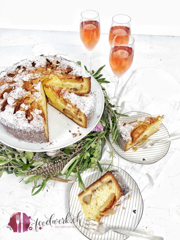 Kuchen mit Apfel für einen Geburtstag