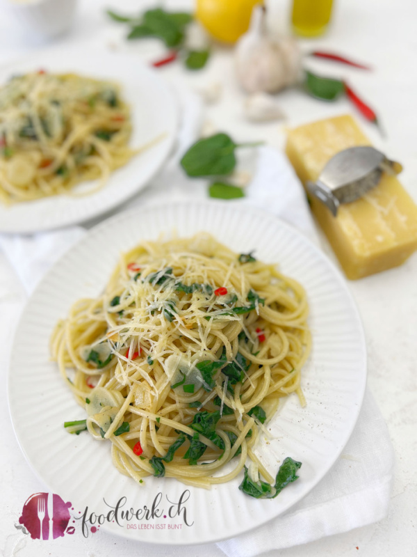 Pasta Aglio e olio mit Spinat und Sbrinz