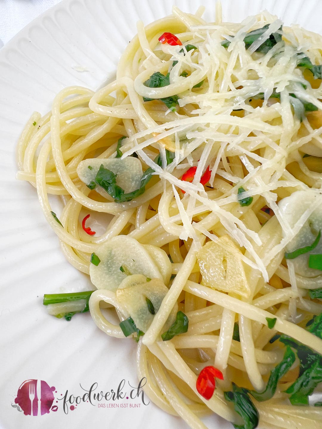 spaghetti aglio e olio mit spinat nah 1