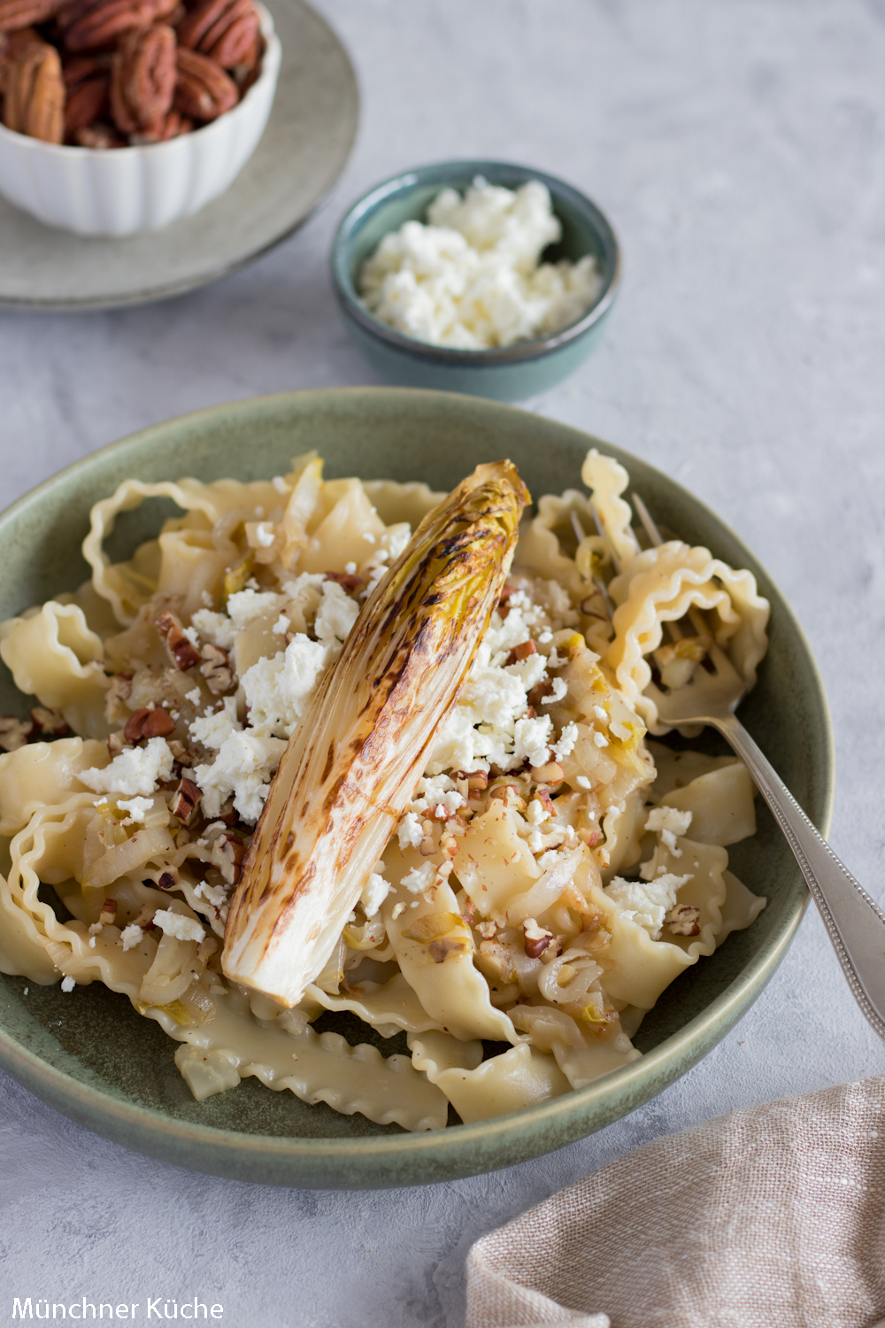 Chicorée Schiffchen mit Knusperbrotsticks | Food-Blog Schweiz | foodwerk.ch