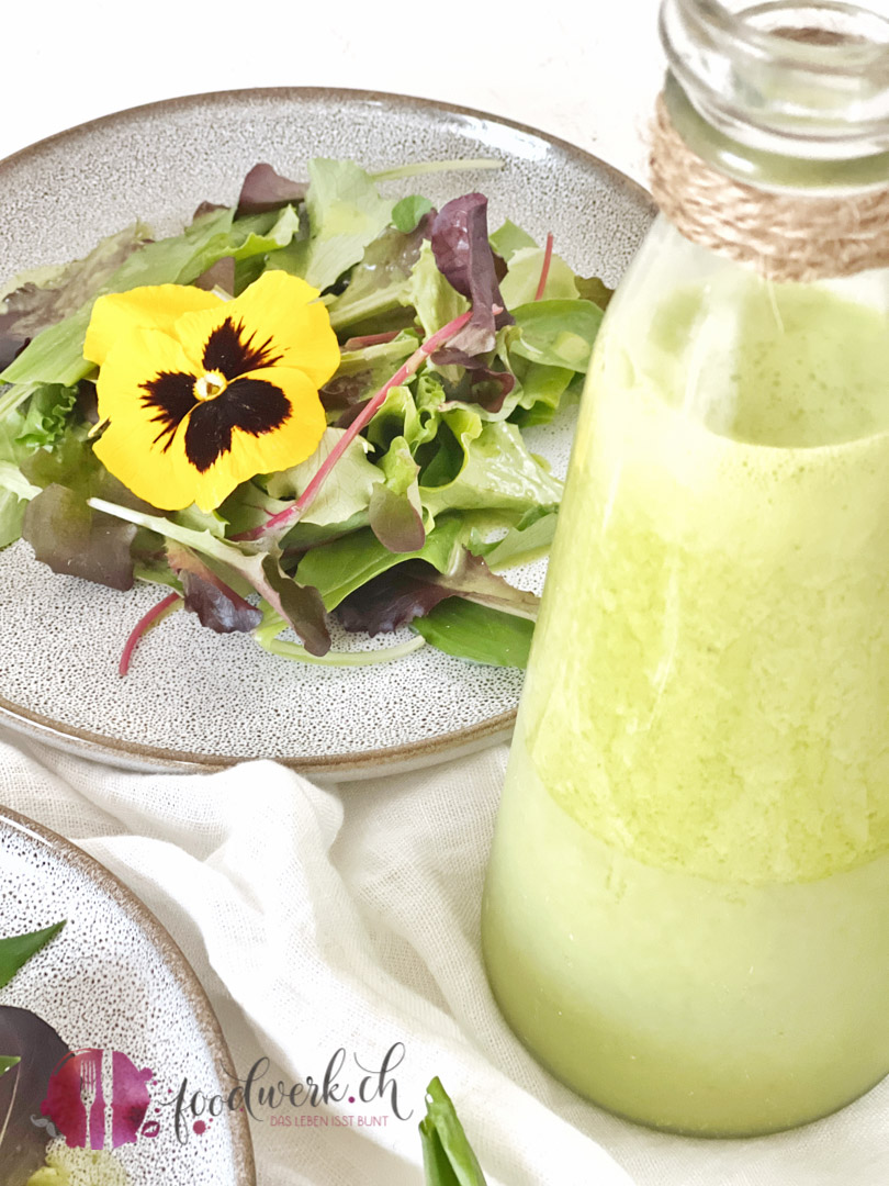 Bärlauch Dressing mit Kräuter Salat