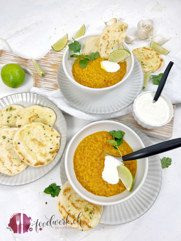 Zwei Portionen Linsen Dal aus roten Linsen