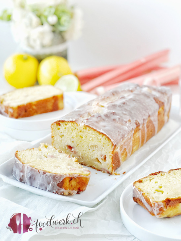 Joghurt und Rhabarber Cake