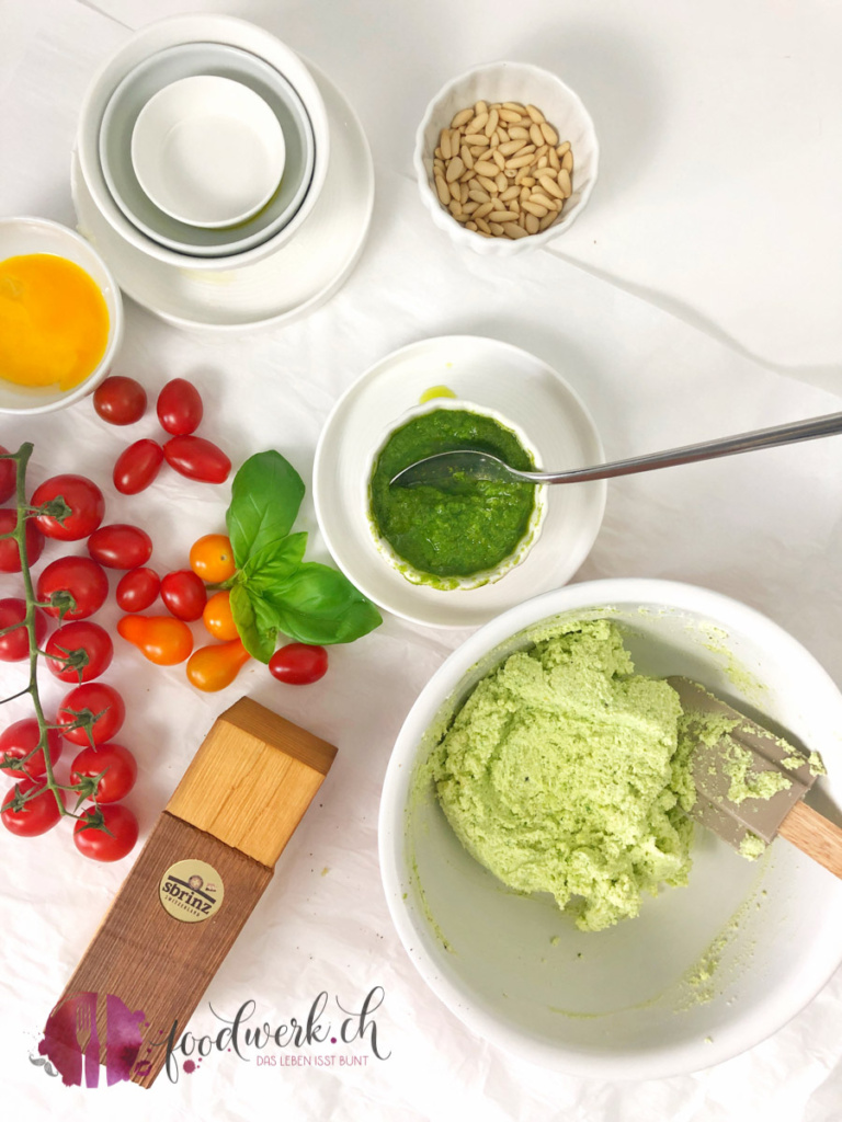 Sommerliche Tomaten Törtchen mit Sbrinz und Basilikum | Food-Blog ...