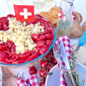 Ghackets und Hörnli Schichtsalat 6 Ghackets und Hörnli Schichtsalat im 1. August Look