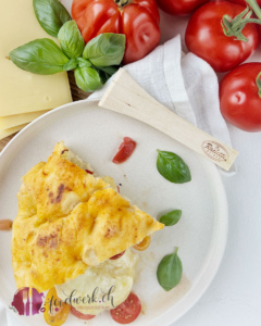 Gefülltes und grilliertes Focaccia mit Tomaten und Käse von Raclette Suisse