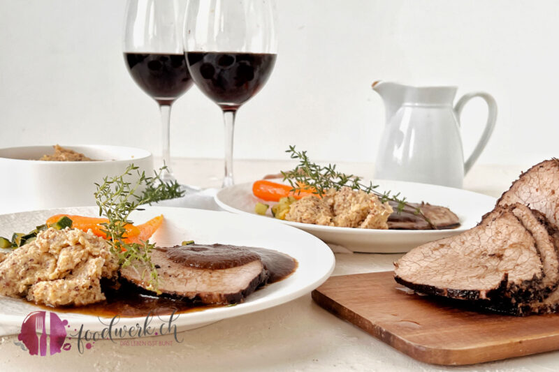 Brasato al Merlot mit Polenta und Gemüse