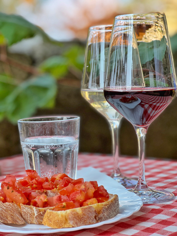 Apero im Grotto eremo san nicolao