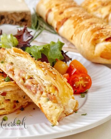 Strudel mit Gruyère AOP mit Salatgarnitur