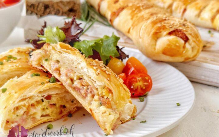 Strudel mit Gruyère AOP mit Salatgarnitur