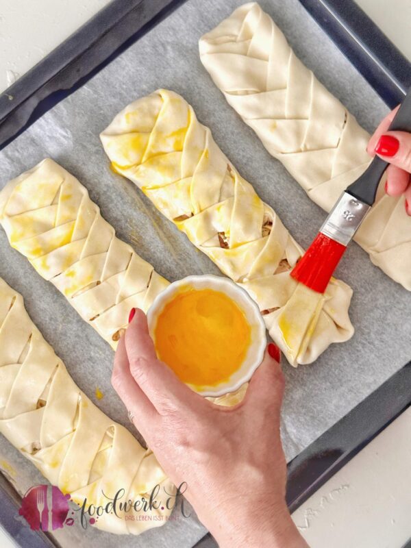 Gruyère AOP Strudel mit Ei bestreichen